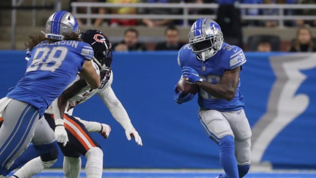 Detroit Lions running back D'Andre Swift runs the ball against the Chicago Bears during the first half Thursday, Nov. 25, 2021, at Ford Field.

Lions